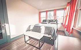 Centrally Located 5Br House In Niagara Falls